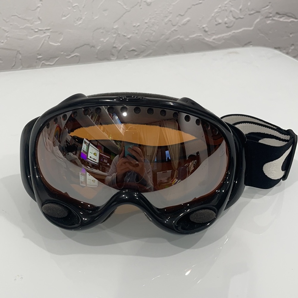 NWT OAKLEY A FRAME SNOW GOGGLES